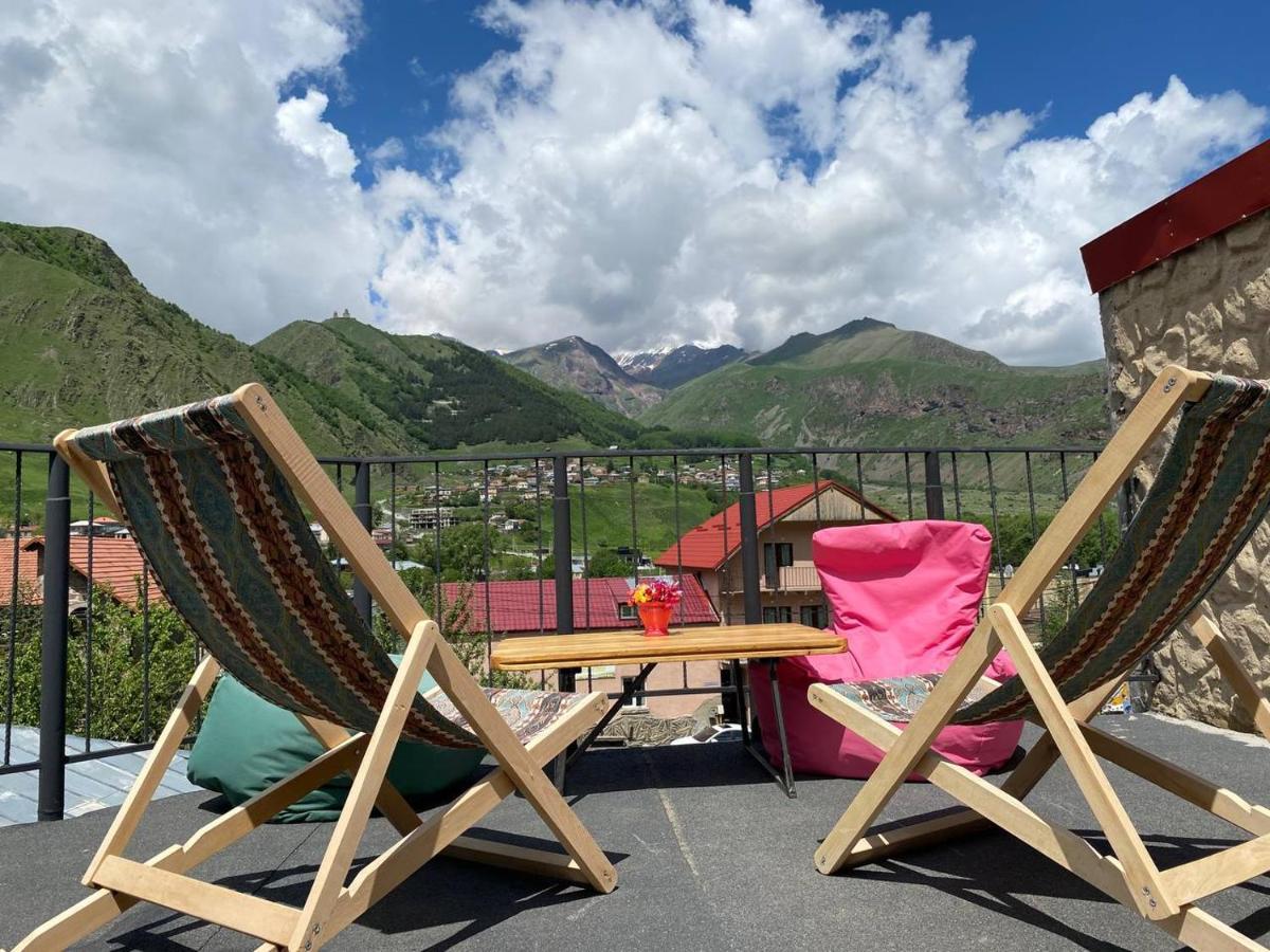 Four Season In Kazbegi Hotel Exterior photo