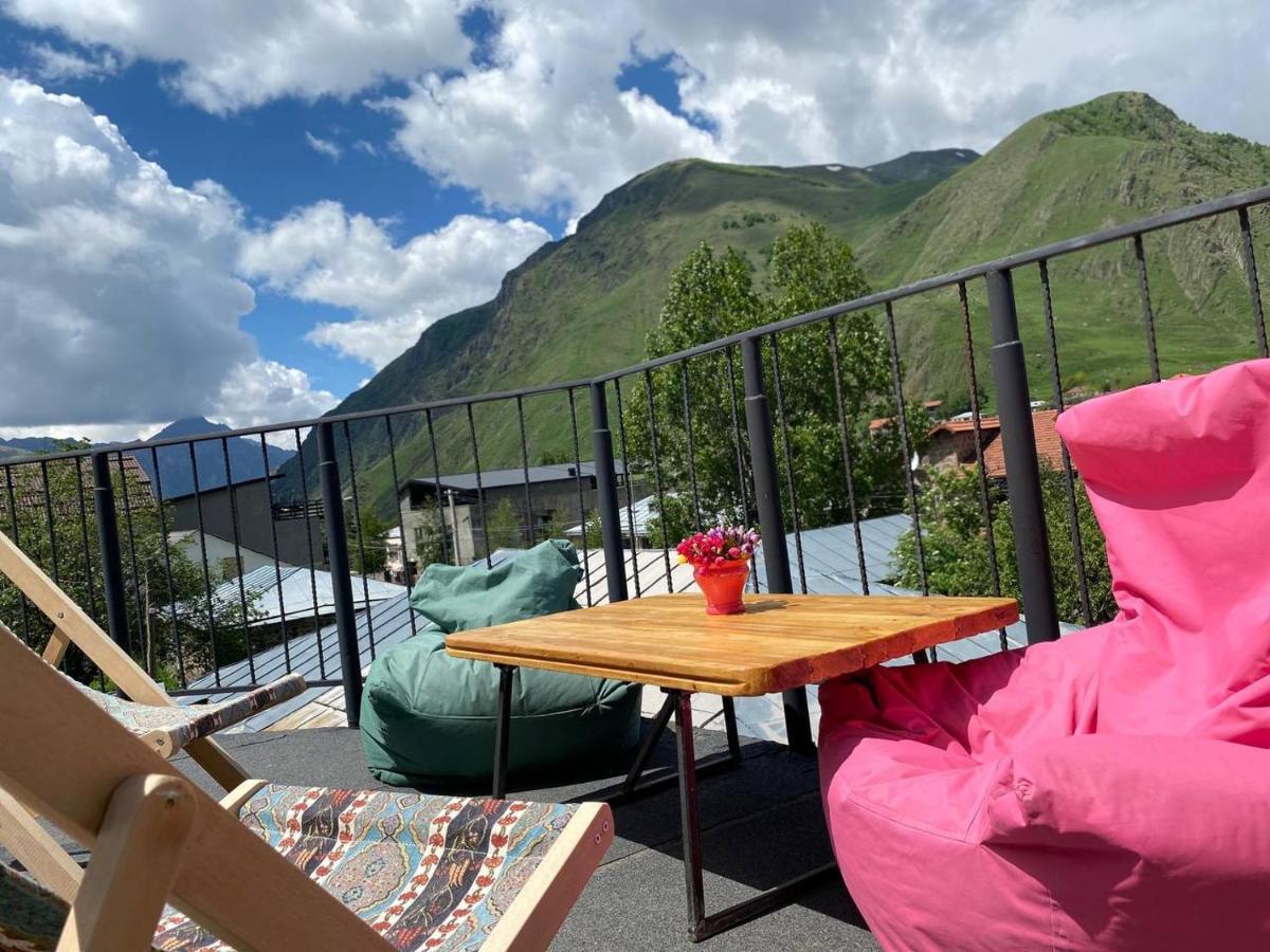 Four Season In Kazbegi Hotel Exterior photo